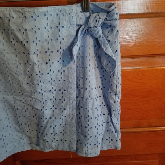 Express blue wraparound miniskirt.  Size 10 - Picture 4 of 6